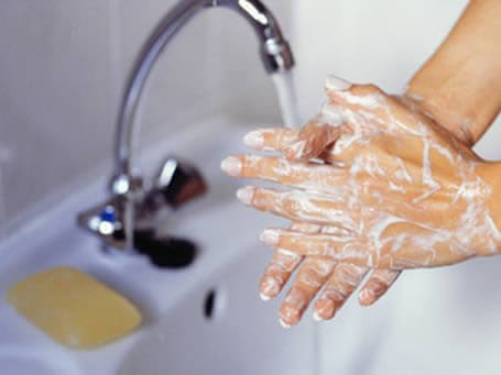 El lavado de manos continua siendo la manera más efectiva para evitar la conjuntivitis.