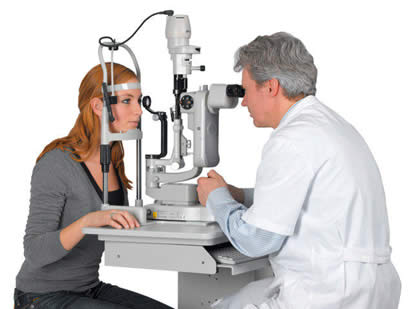 El diagnóstico de catarata lo hace el oftalmólogo a través de un examen con la lámpara de hendidura.