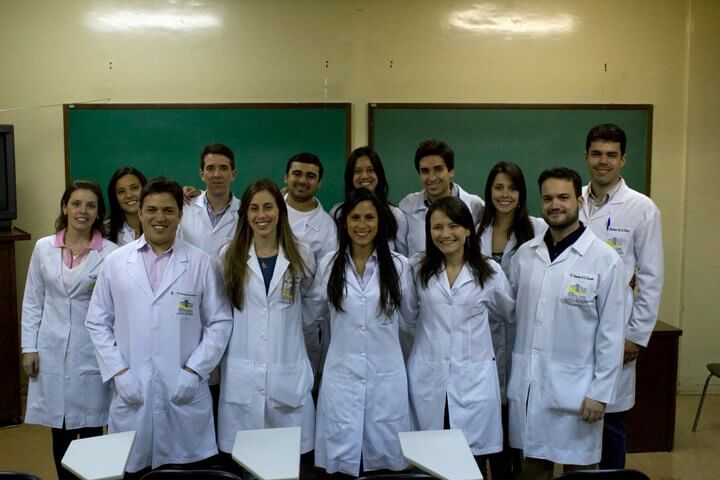Formación Profesional del Dr. Dacarett - Oftalmologia General en la Clinica de Olhos de la Santa Casa de Belo Horizonte